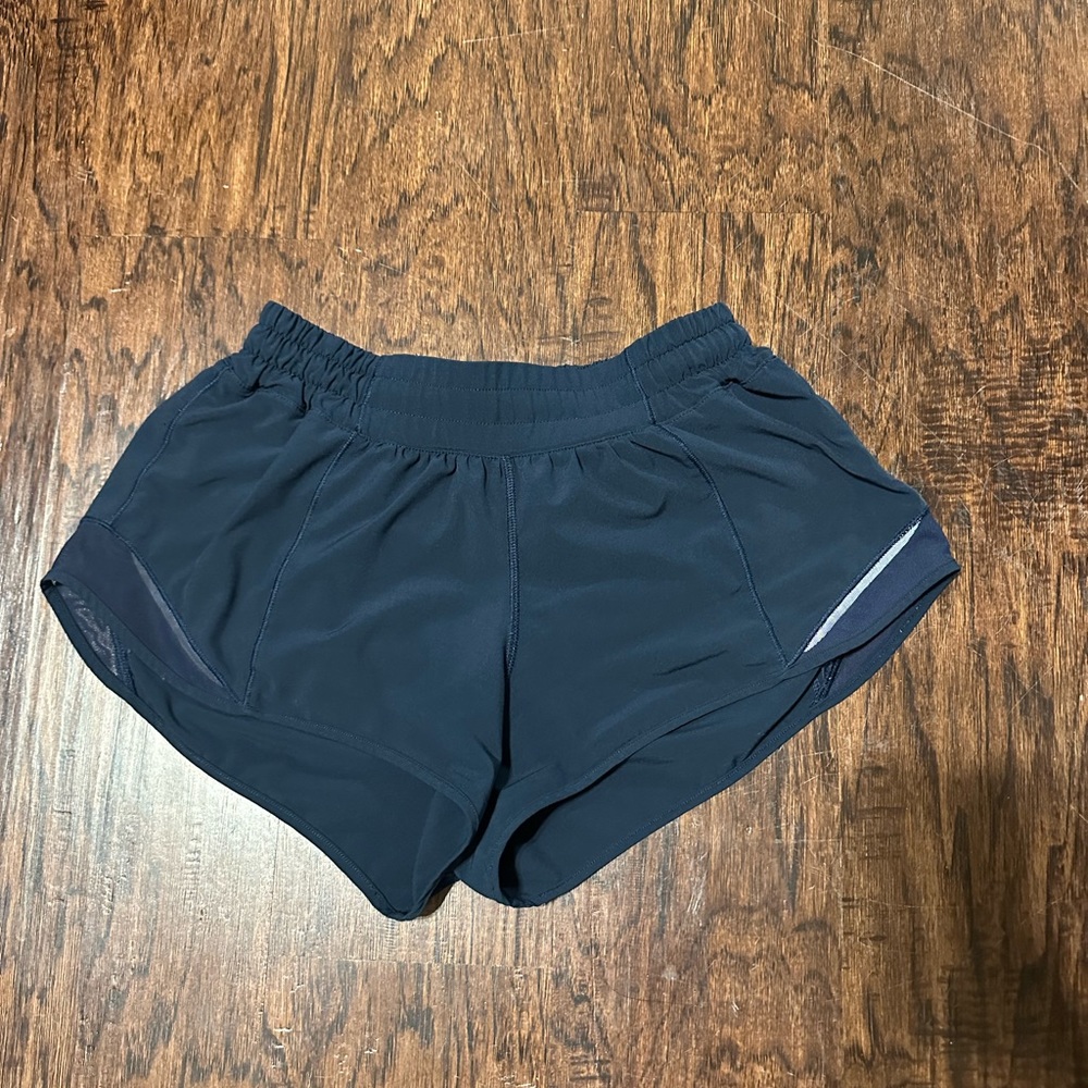 Lululemon hotty hot shorts 2.5 inch